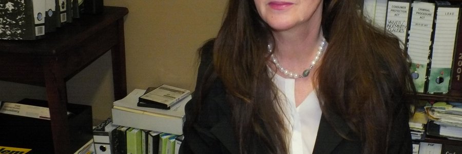 Nicolene Richards, ‘n Gansbaai prokureur, in haar kantoor.